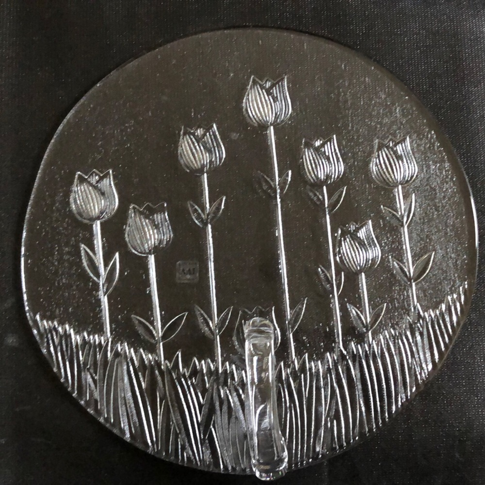 Glass Plate / Tulip Motif and Handle